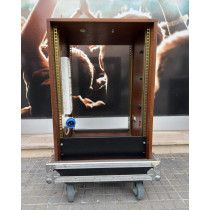 FLIGHT CASE CON MOBILE INTERNO IN LEGNO 16 UNITA' COMPLETO DI MULTIPRESA E SPINA CEE E RUOTE - Usato